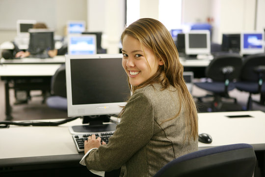 pretty woman in computer lab