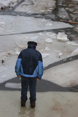 Obraz na płótnie Canvas walk on ice floes