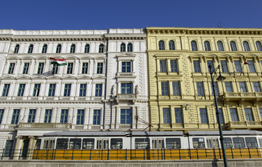 tram e palazzi, budapest