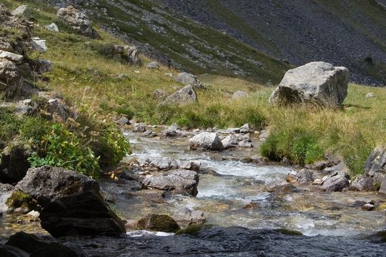 rivi&egrave;re et torrent de montagne