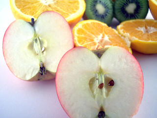 apple kiwi and tangerine