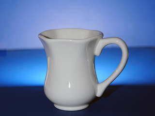 Obraz premium white coffee cup on blue background