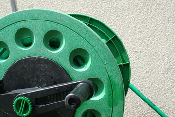 aufgerollter gartenschlauch