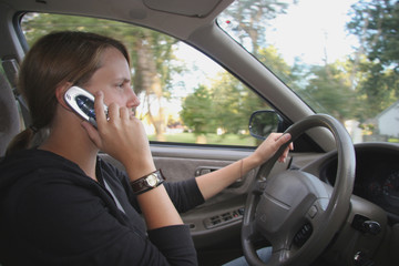 teen driver with cell phone