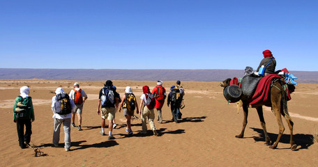 randonneurs dans le désert