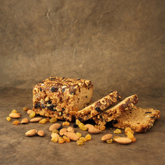gingerbread with nuts and raisins
