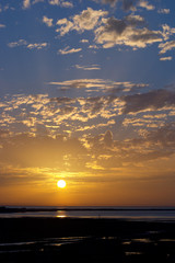 Obraz premium atardecer sobre la bahía de cádiz