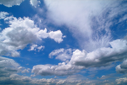 ciel bleu et nuages