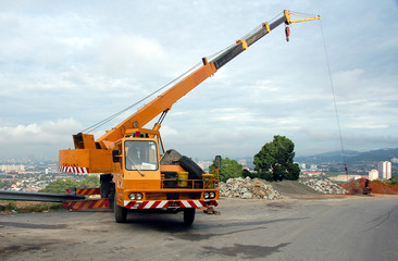 mobile crane in operation2