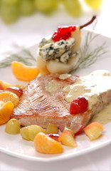 turkey steak with gorgonzola cheese and fruit