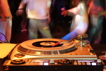 dj turntable