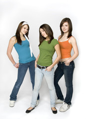 3 teen girls