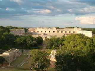 Fototapeta na wymiar maya ruinen