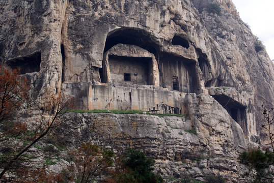 rock tombs in amasya