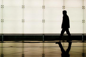 Obraz na płótnie Canvas man walking through an airport terminal