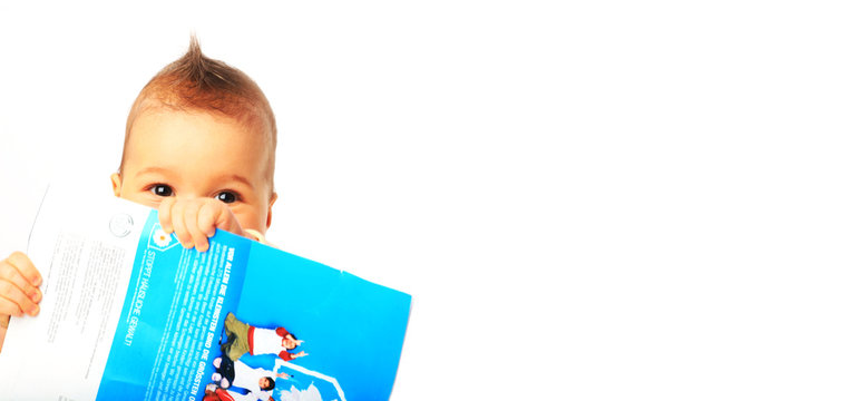 baby mit zeitung