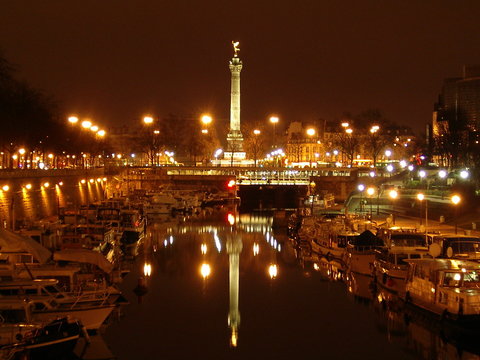 Paris - La Bastille De Nuit