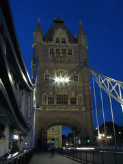 Fototapeta na wymiar tower bridge, london. the gloaming view.
