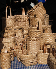 cestos hechos a partir de tiras de madera
