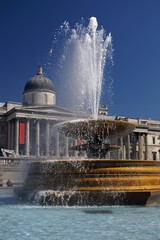 fountain at trafalgar square