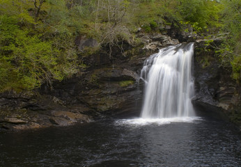 Fototapeta na wymiar autumn waterfall