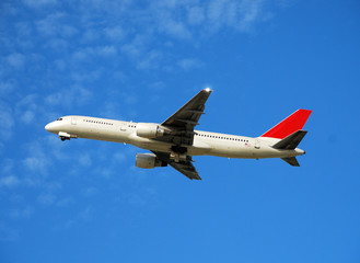 Fototapeta na wymiar odrzutowiec pasażerski Boeing 757