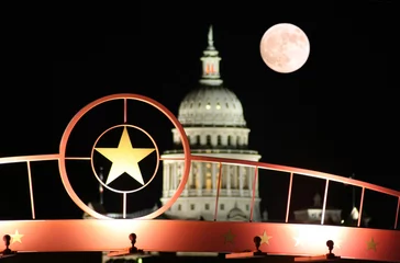 Deurstickers star of texas with the state capitol building at night © Brandon Seidel