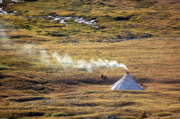 un tipi au matin