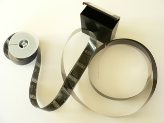 bobine de microfilm et sa boîte 1040297