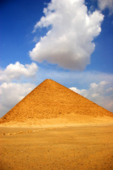 Fototapeta na wymiar the red pyramid of dahshur, egypt