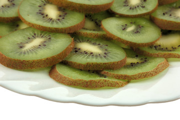 tranches de kiwi sur une assiette