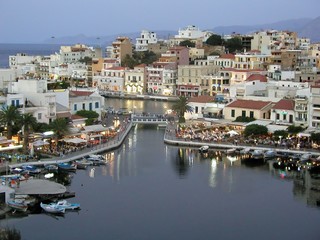 Fototapeta na wymiar Agios Nikolaos sueswassersee