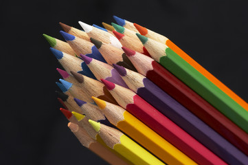stapel bunte bleistifte