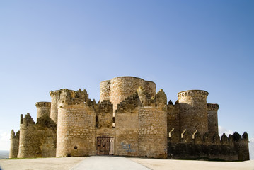 Fototapeta na wymiar castillo de belmonte 2