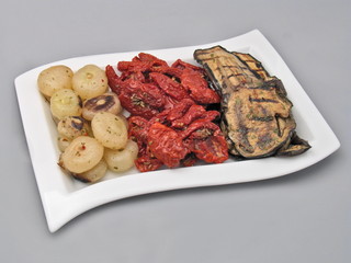 italienische anti pasti in olivenöl