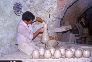 potier dans son atelier