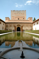 Fototapeta premium alhambra ornamental lake