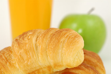croissant, orange juice and green apple 04