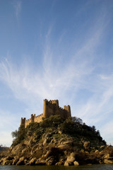 Obraz premium almourol castle and clouds