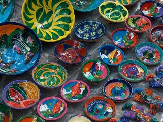 bunte tonwaren aus chichen itza