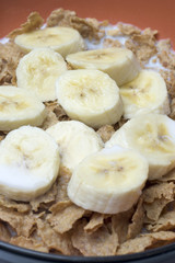 Fototapeta na wymiar cereal with bananas