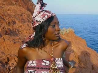africaine en tenue pagne