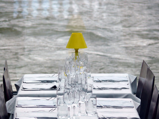 restaurant sur l'eau.