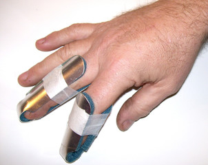 broken fingers male