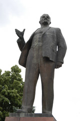 Fototapeta premium monument to lenin
