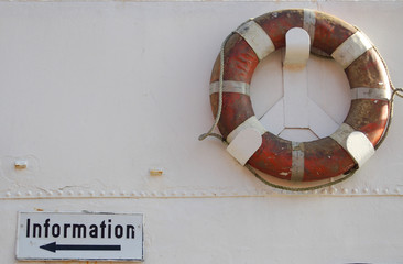 rettungsring und schild information
