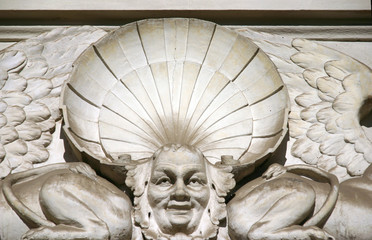 monument head