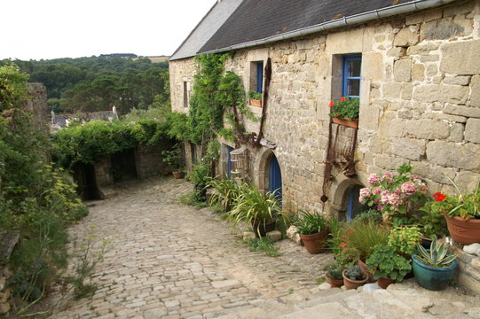 une jolie maison en pierre de granit de bretagne