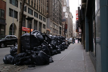 Fototapeta premium usa new york garbage bags