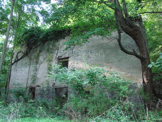 lime kiln farm house - corner view